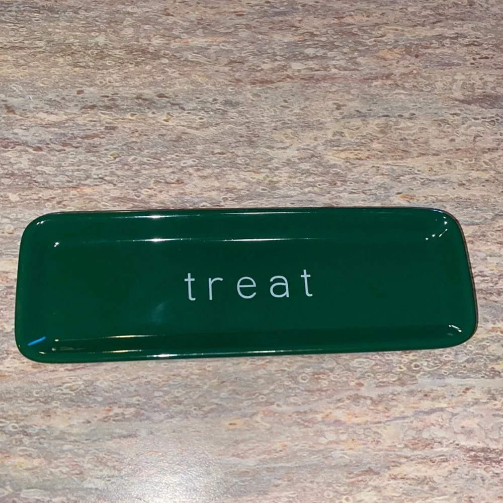 NEW TREAT Dish